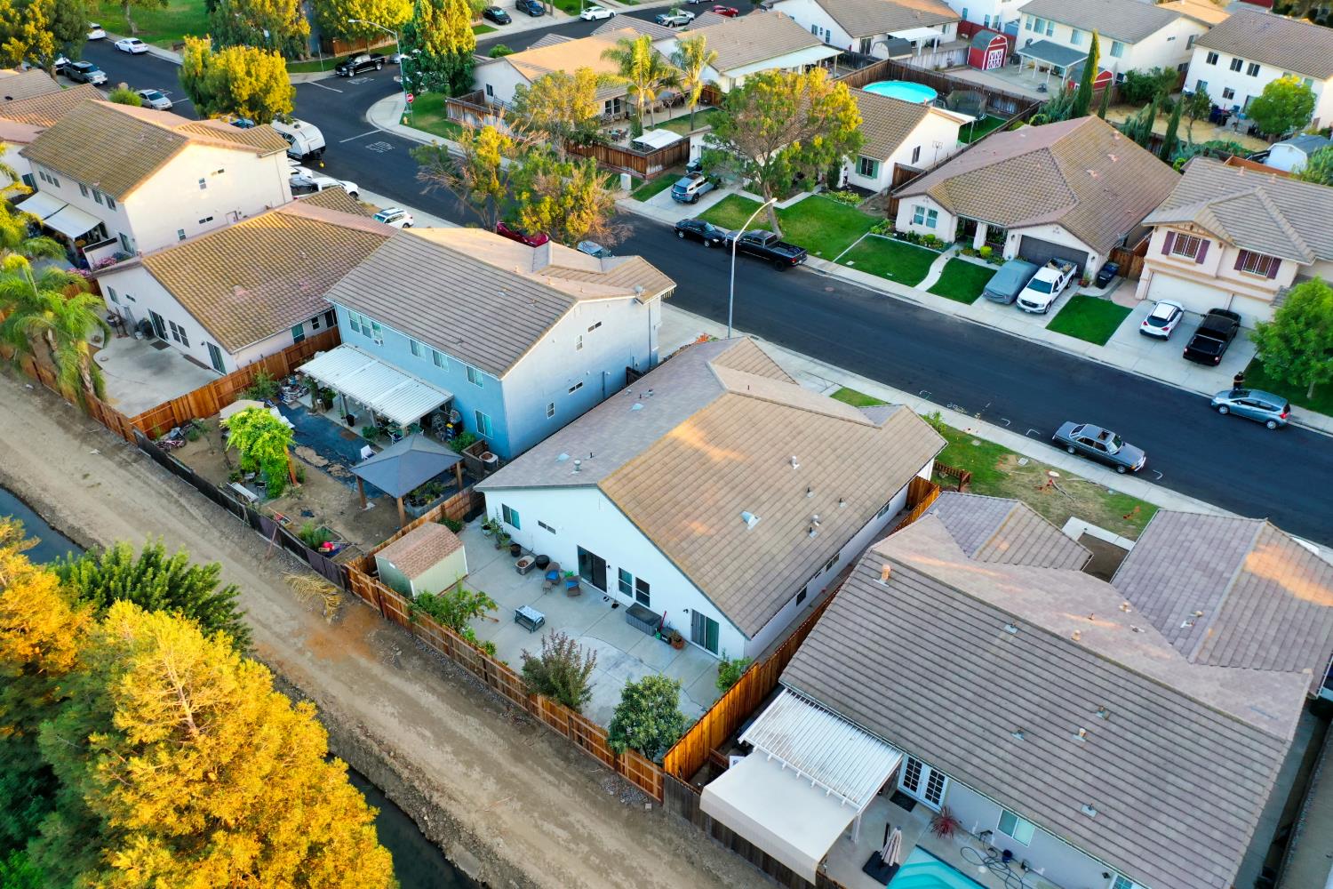 536 Red Robin Dr, Patterson, CA 95363