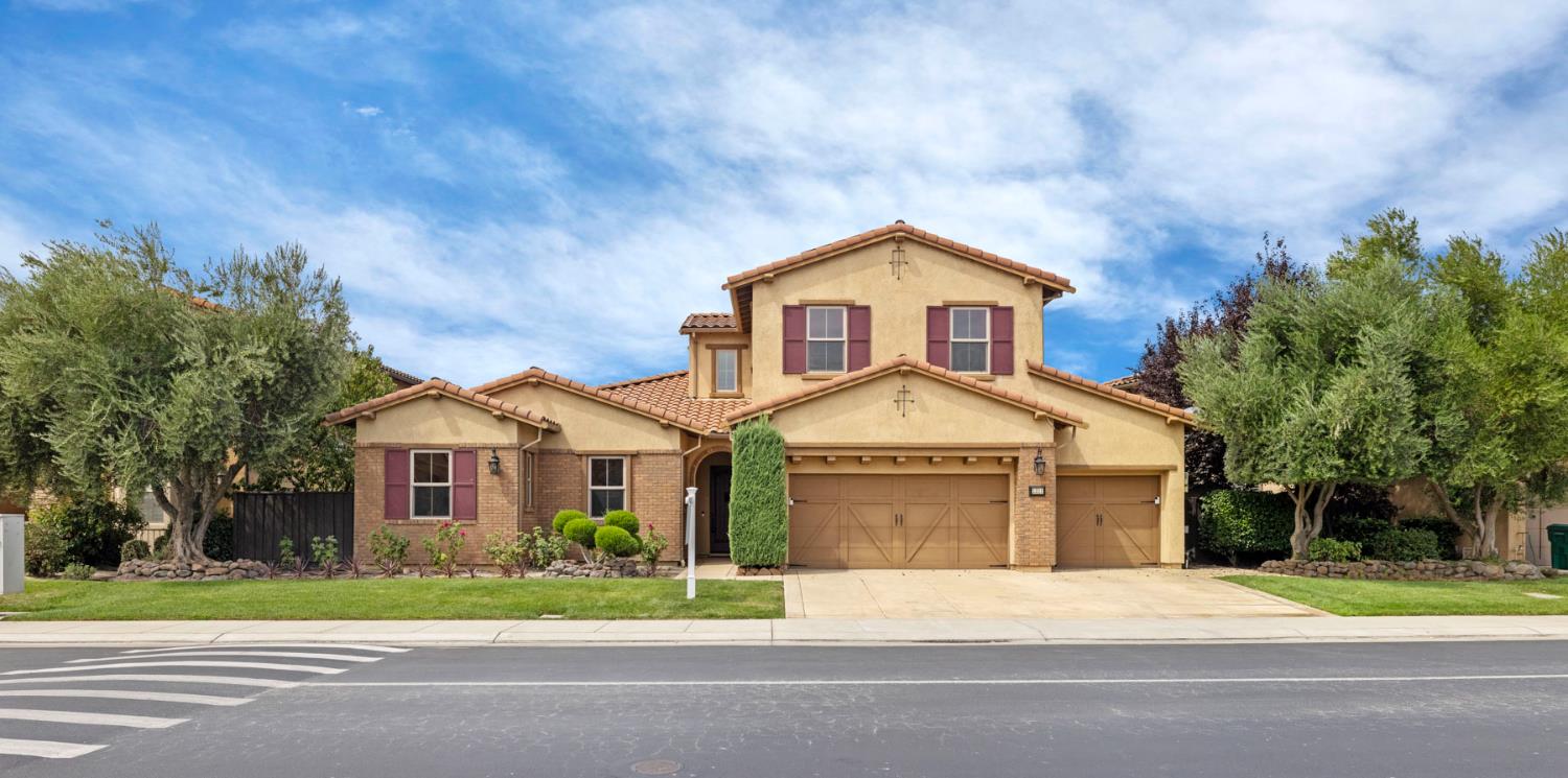 1211 Como Dr, Manteca, CA 95337