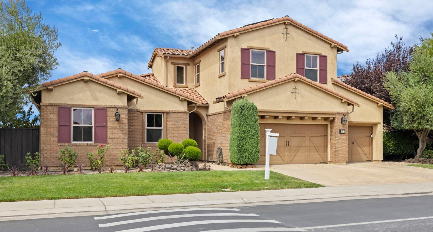 1211 Como Dr, Manteca, CA 95337