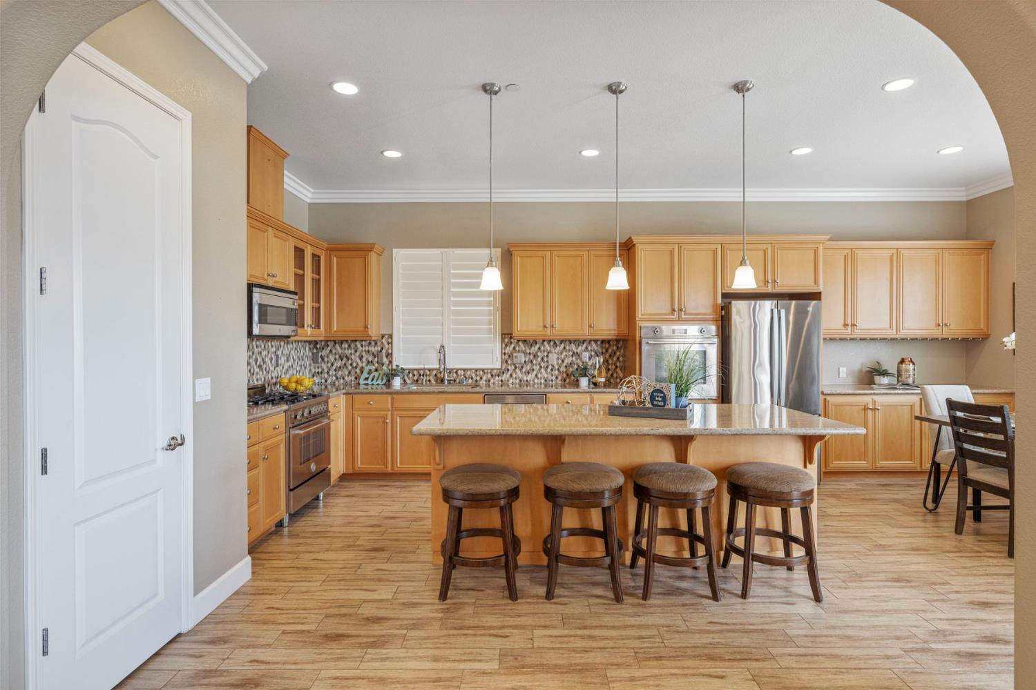 1211 Como Dr, Manteca, CA 95337