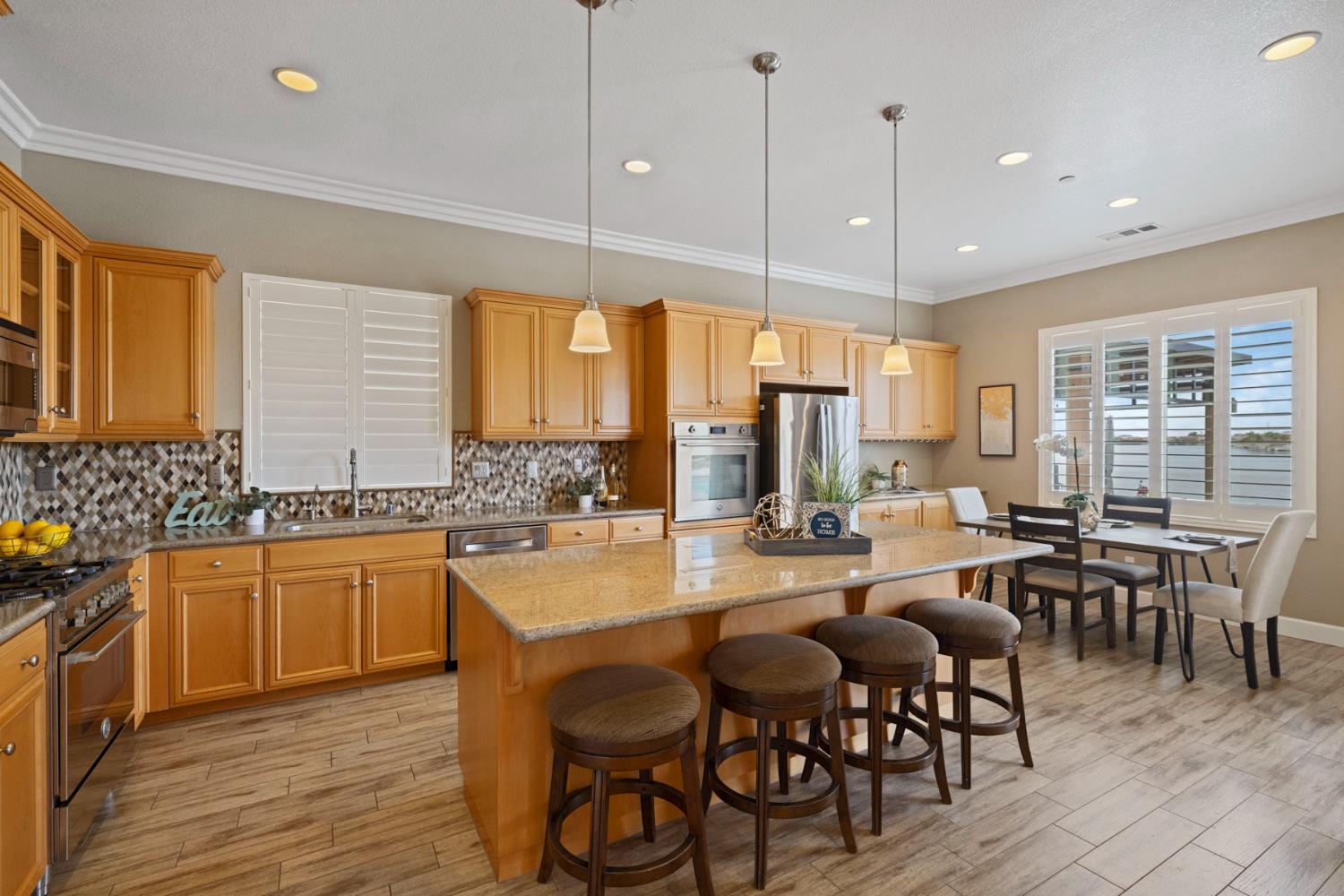 1211 Como Dr, Manteca, CA 95337