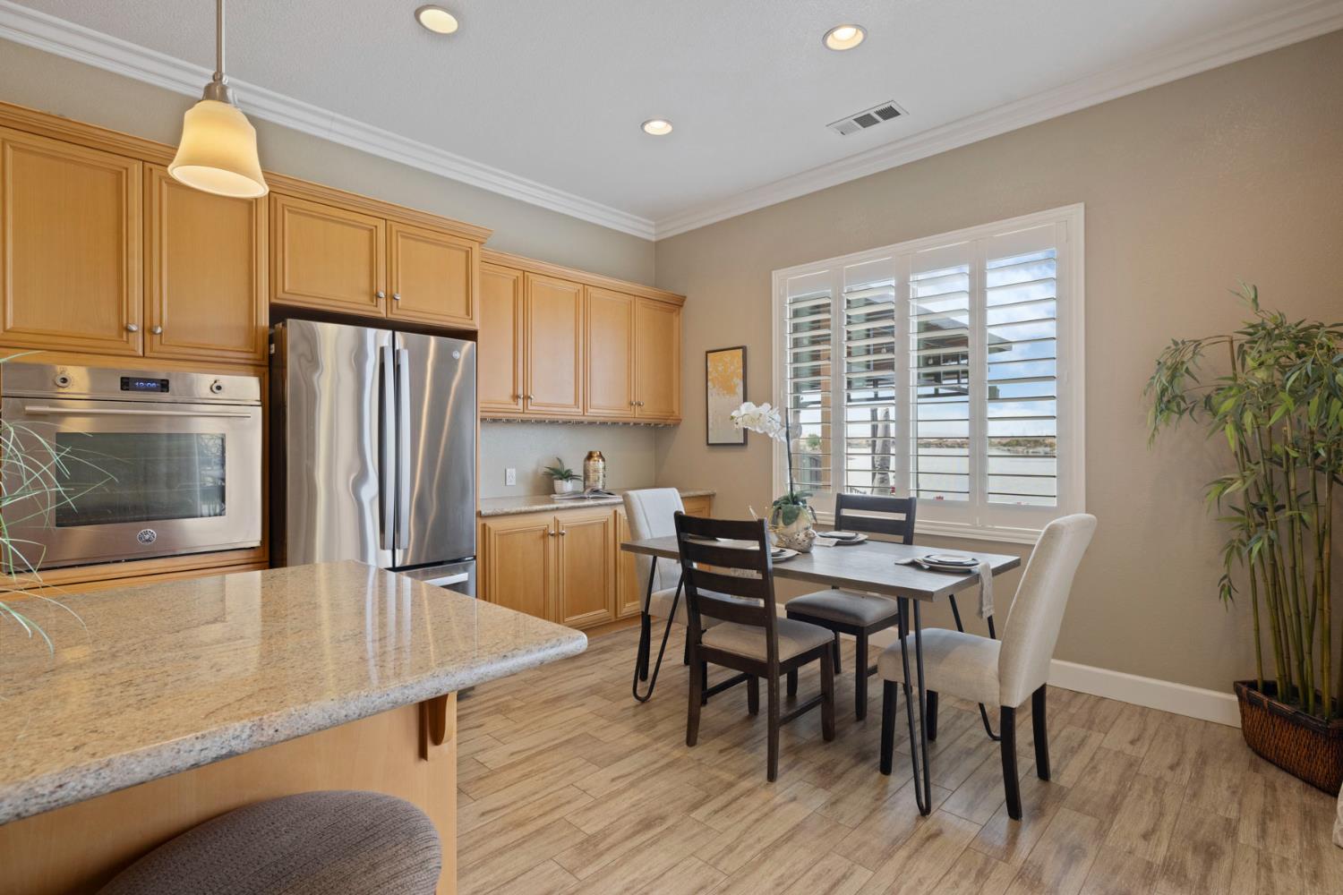 1211 Como Dr, Manteca, CA 95337