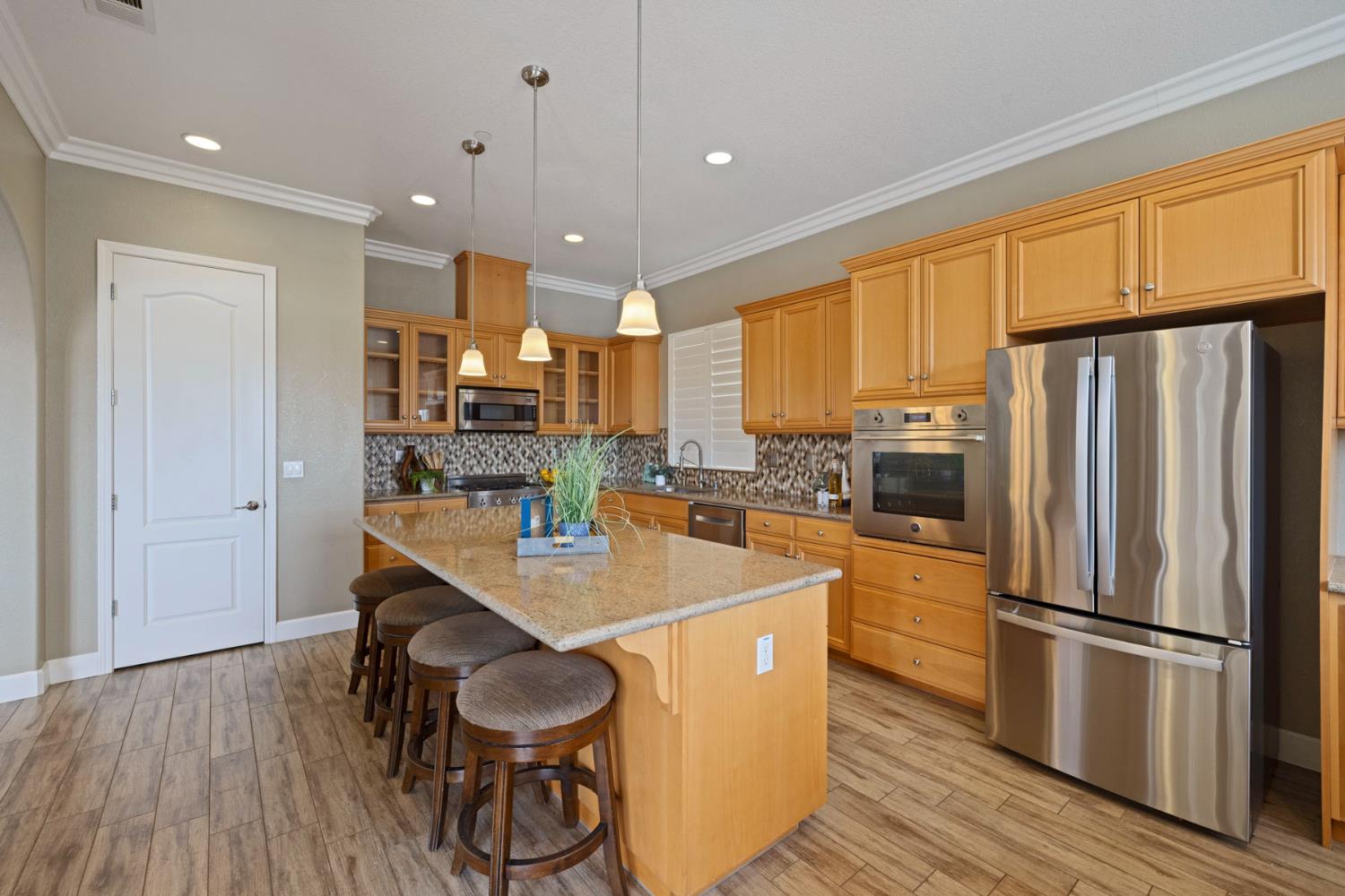 1211 Como Dr, Manteca, CA 95337