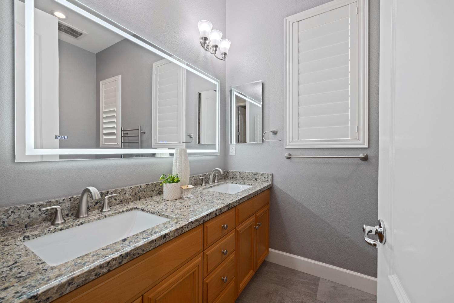 1211 Como Dr, Manteca, CA 95337