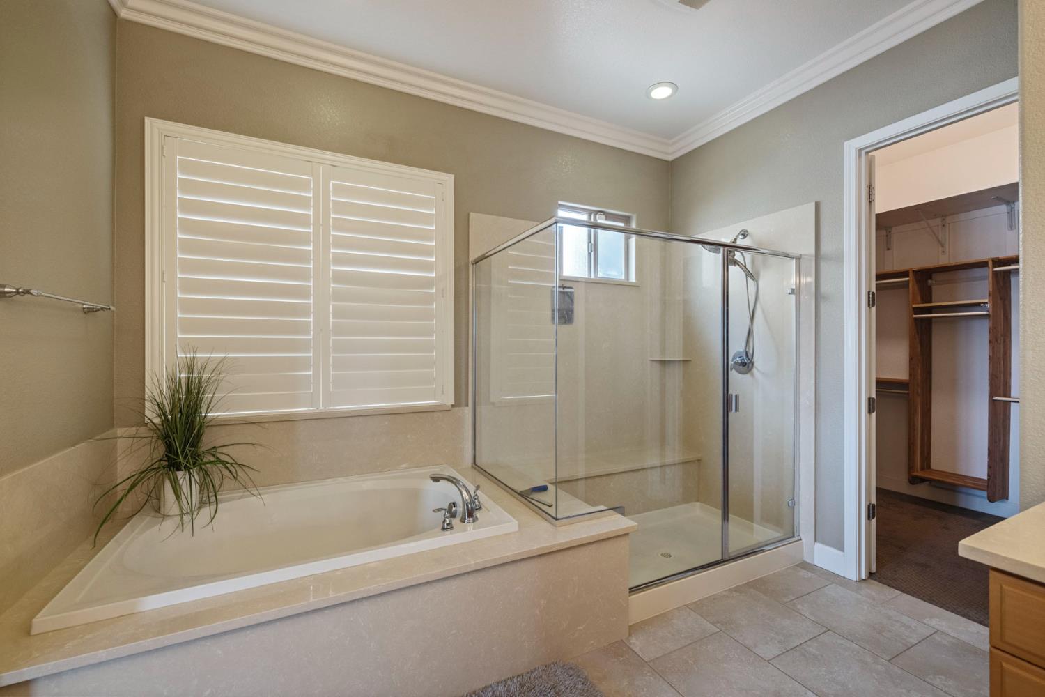 1211 Como Dr, Manteca, CA 95337