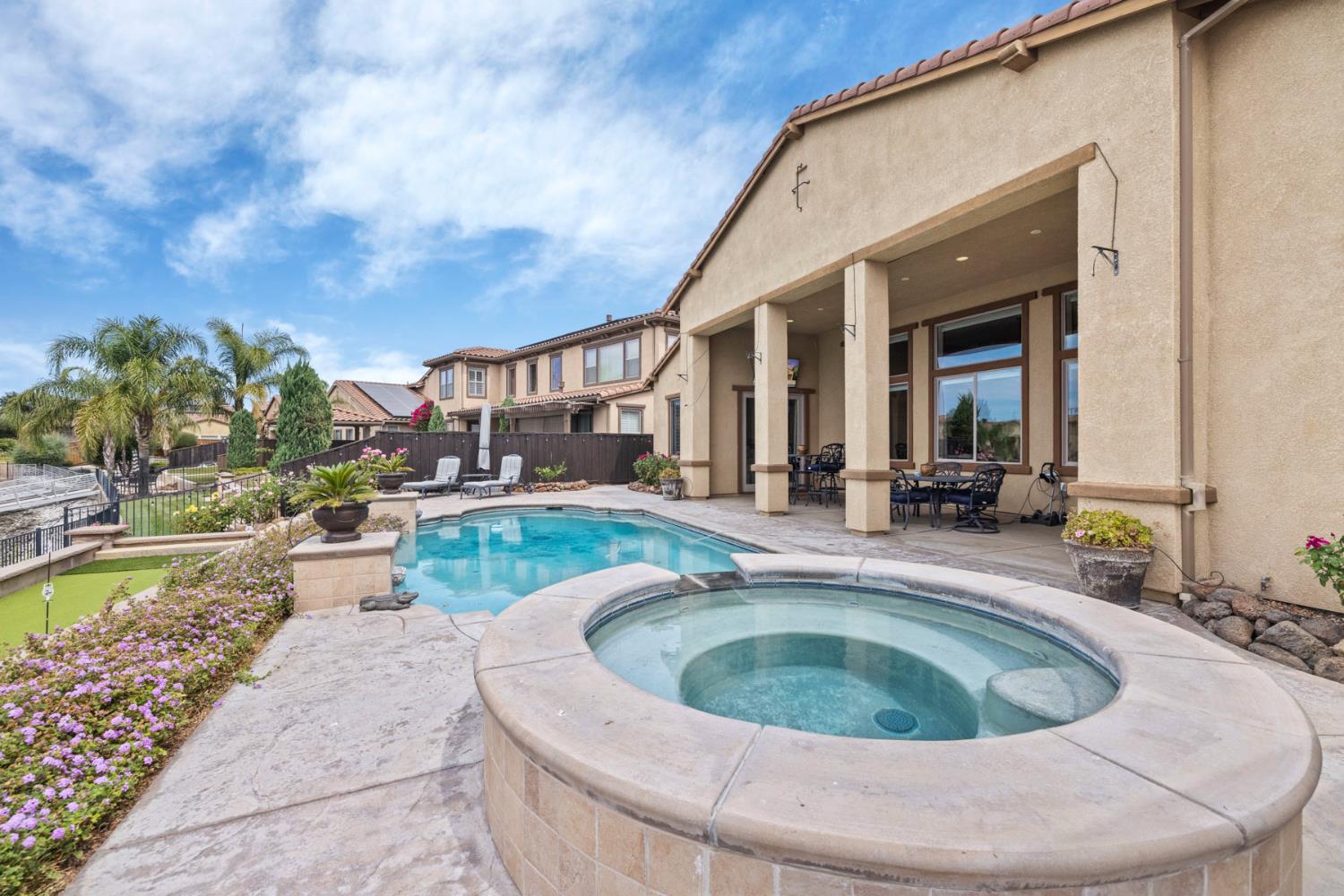 1211 Como Dr, Manteca, CA 95337