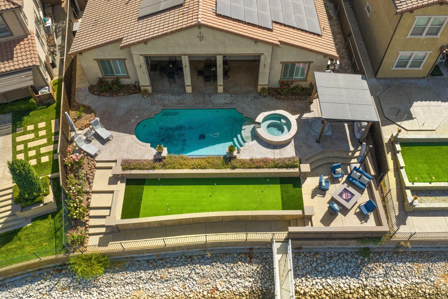 1211 Como Dr, Manteca, CA 95337