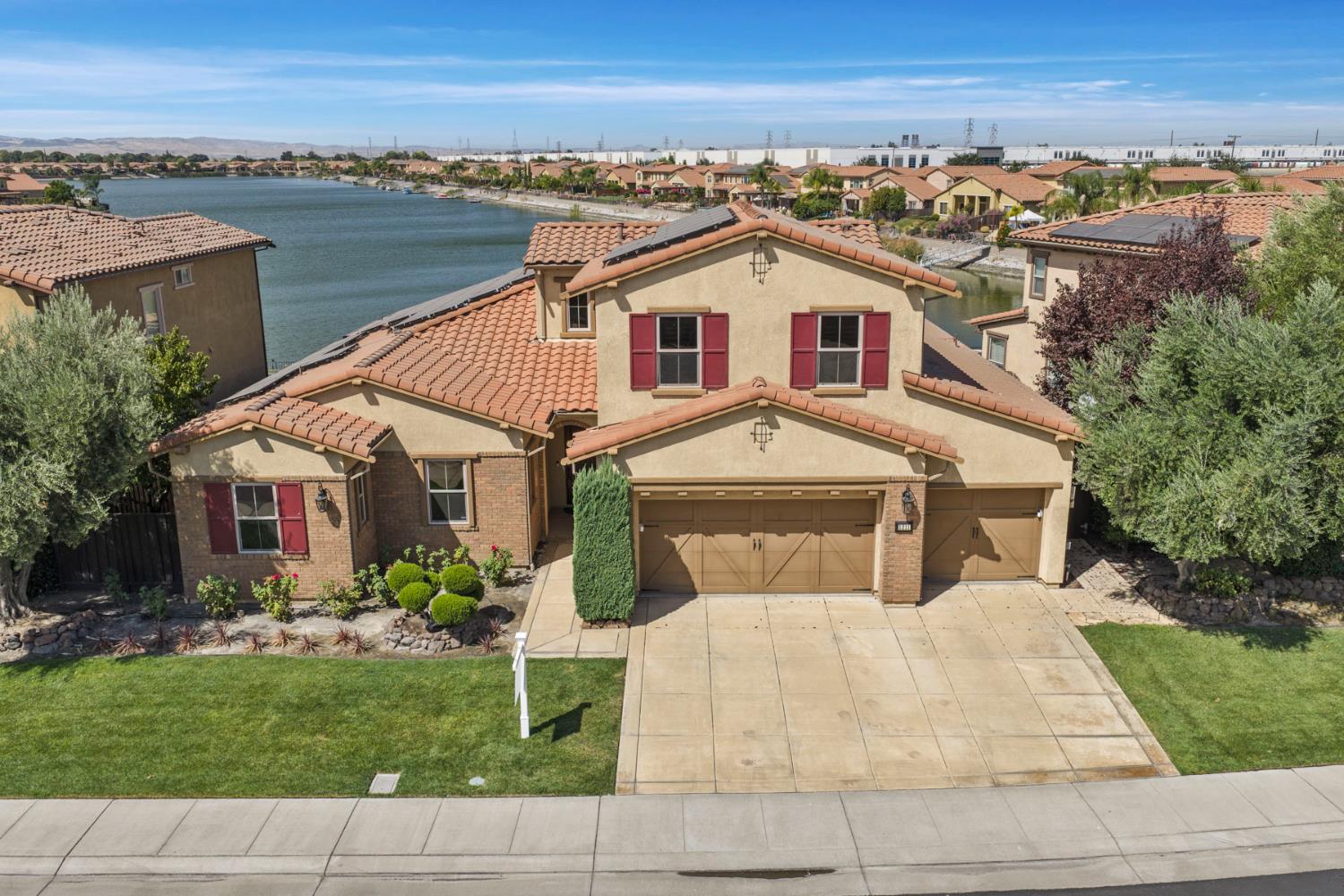 1211 Como Dr, Manteca, CA 95337