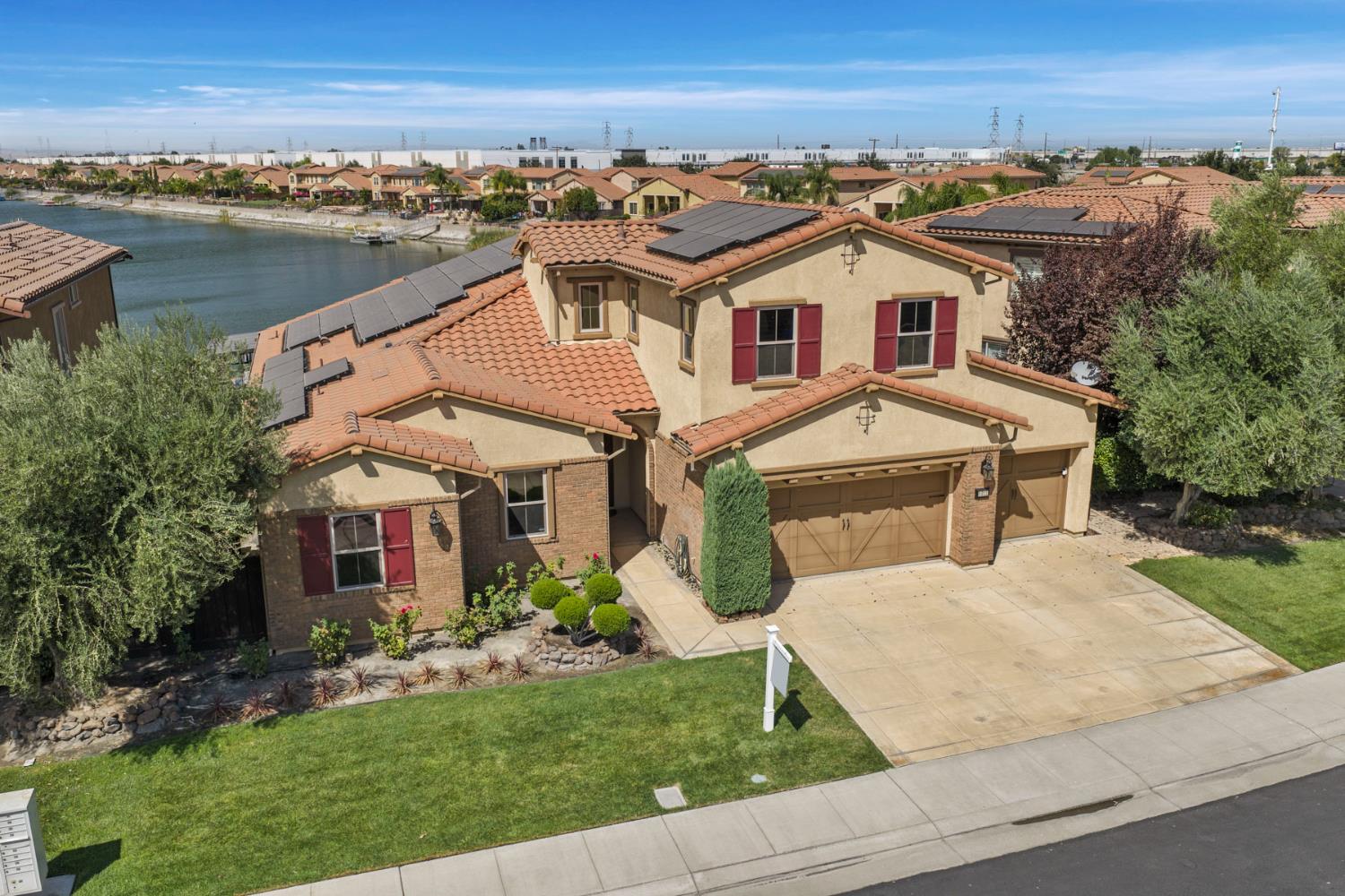1211 Como Dr, Manteca, CA 95337