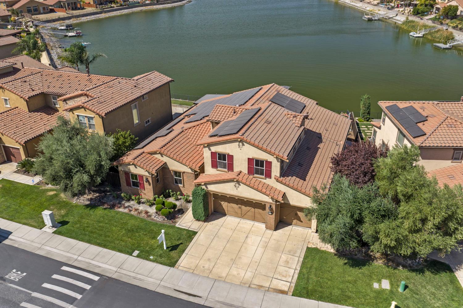 1211 Como Dr, Manteca, CA 95337
