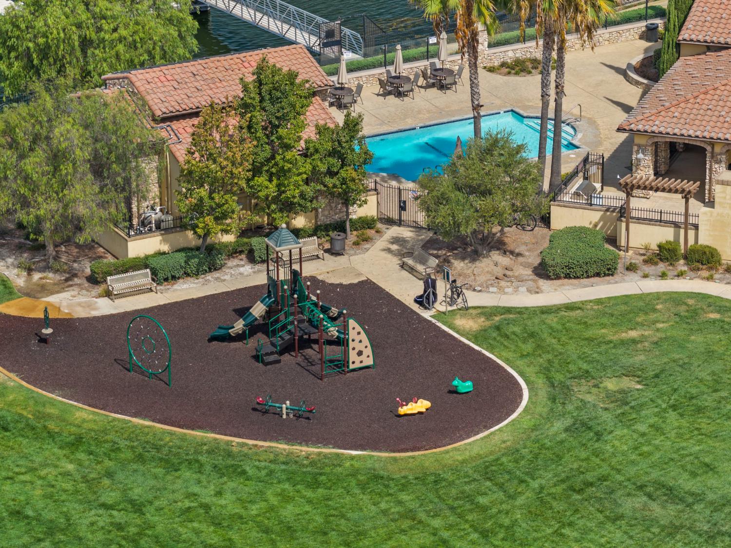 1211 Como Dr, Manteca, CA 95337