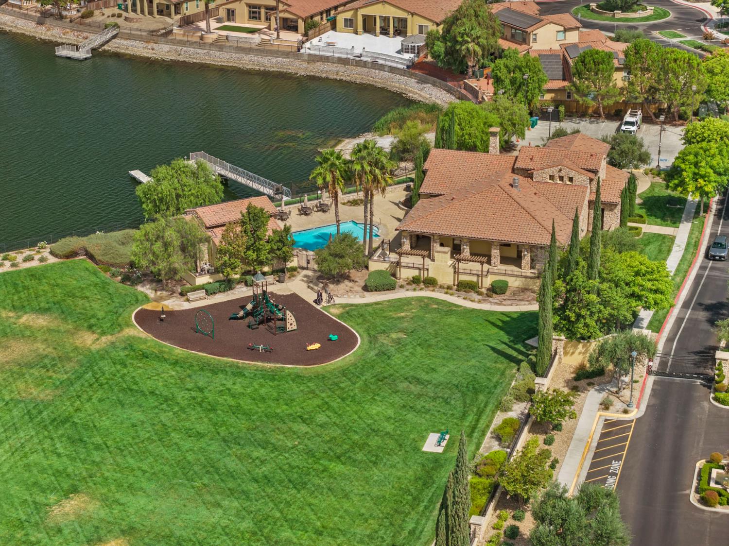 1211 Como Dr, Manteca, CA 95337