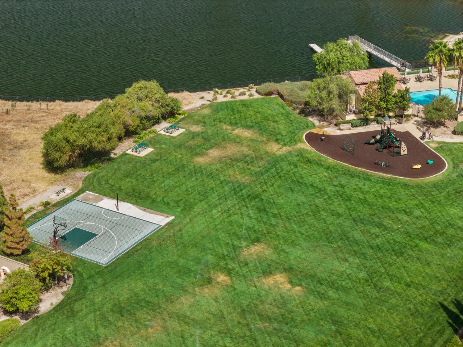 1211 Como Dr, Manteca, CA 95337