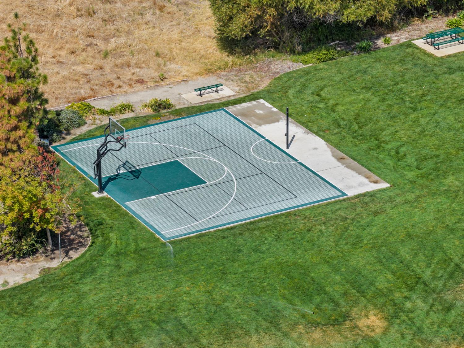 1211 Como Dr, Manteca, CA 95337