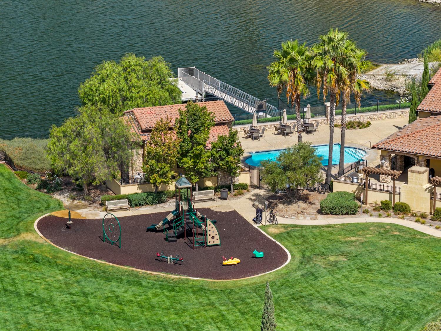 1211 Como Dr, Manteca, CA 95337
