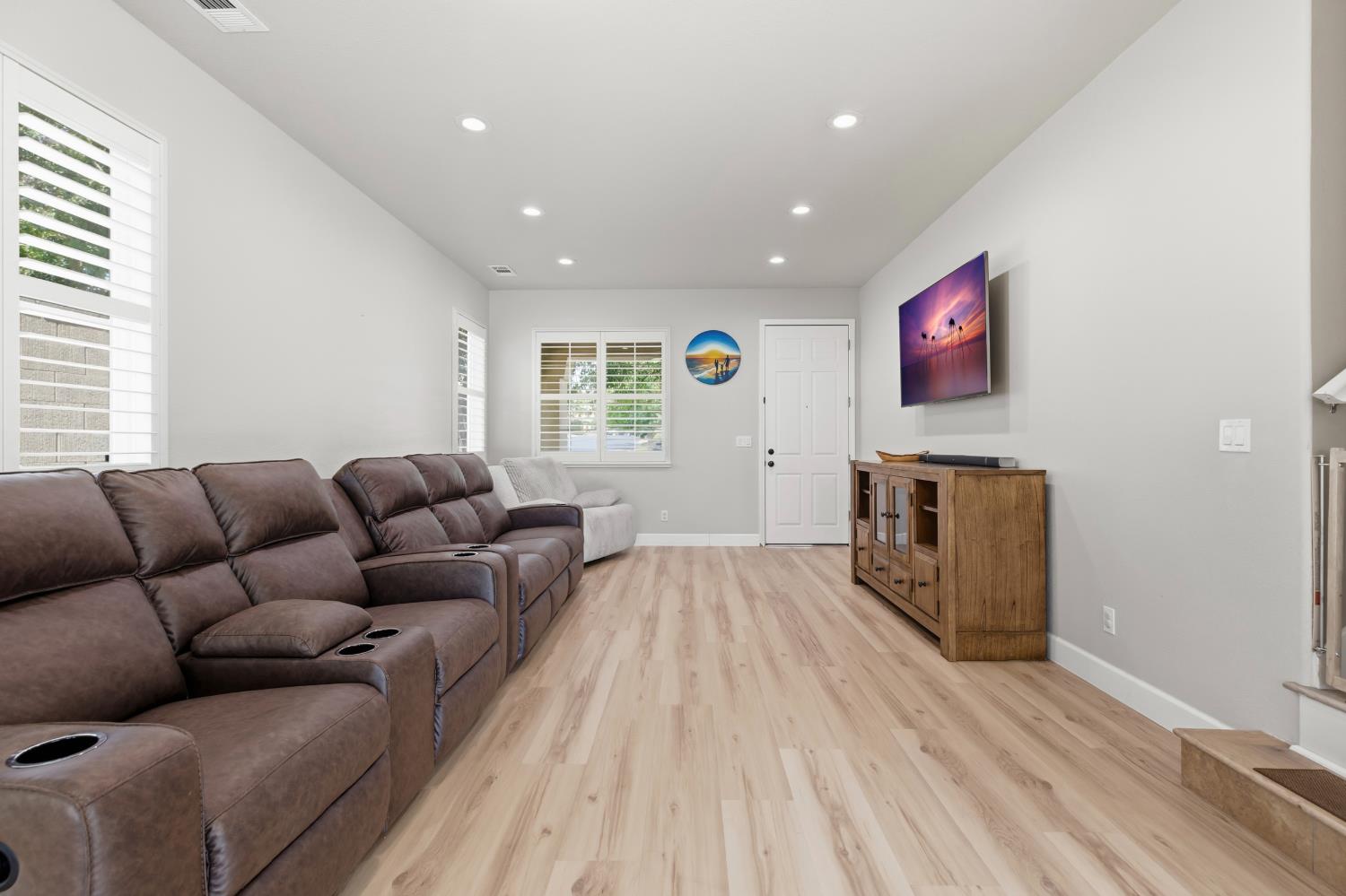 13102 Rivercrest Dr, Waterford, CA 95386