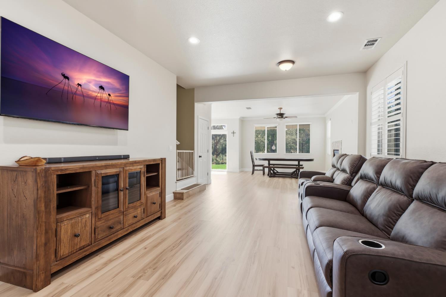 13102 Rivercrest Dr, Waterford, CA 95386