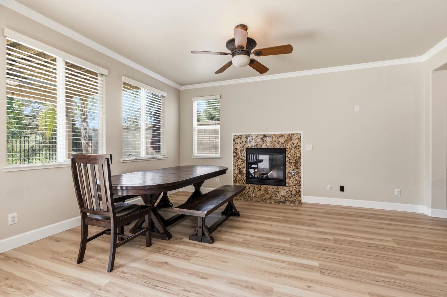 13102 Rivercrest Dr, Waterford, CA 95386