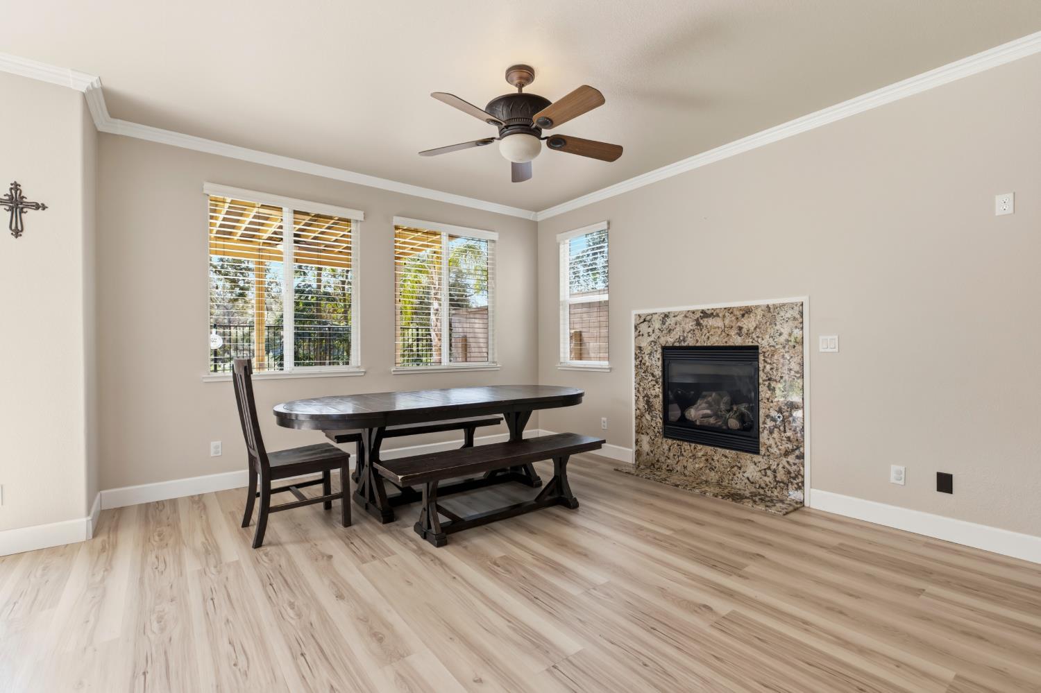 13102 Rivercrest Dr, Waterford, CA 95386