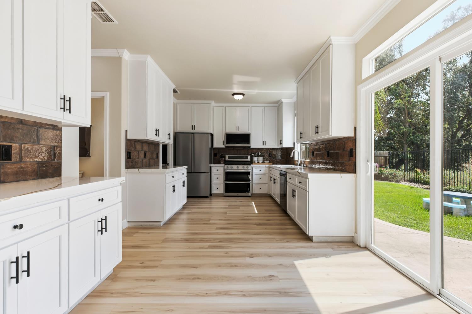 13102 Rivercrest Dr, Waterford, CA 95386