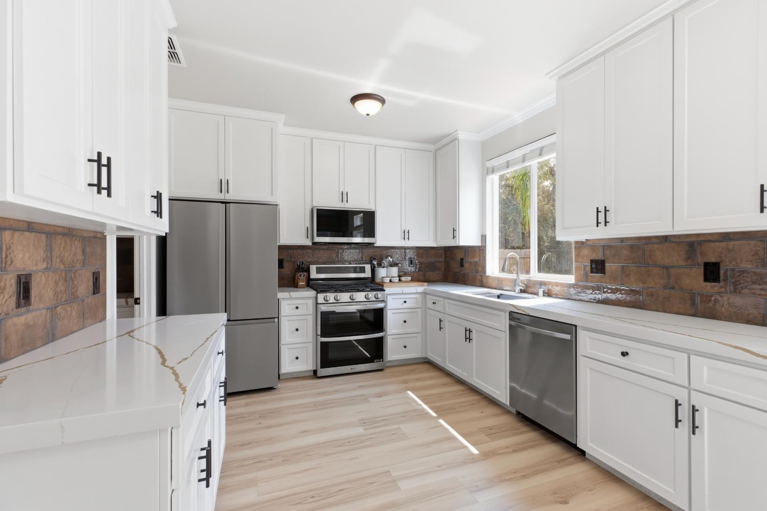 13102 Rivercrest Dr, Waterford, CA 95386