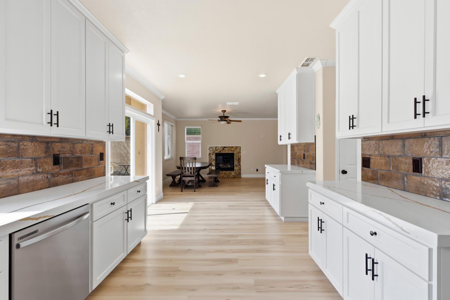 13102 Rivercrest Dr, Waterford, CA 95386