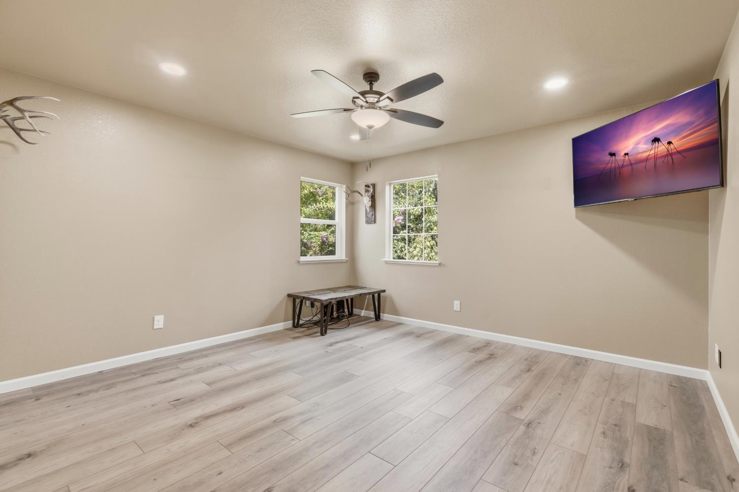 13102 Rivercrest Dr, Waterford, CA 95386