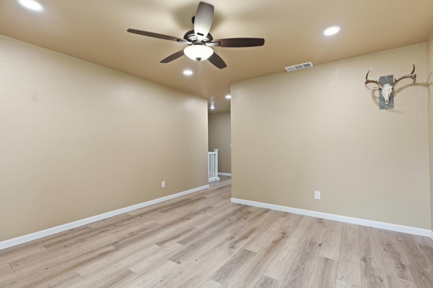 13102 Rivercrest Dr, Waterford, CA 95386
