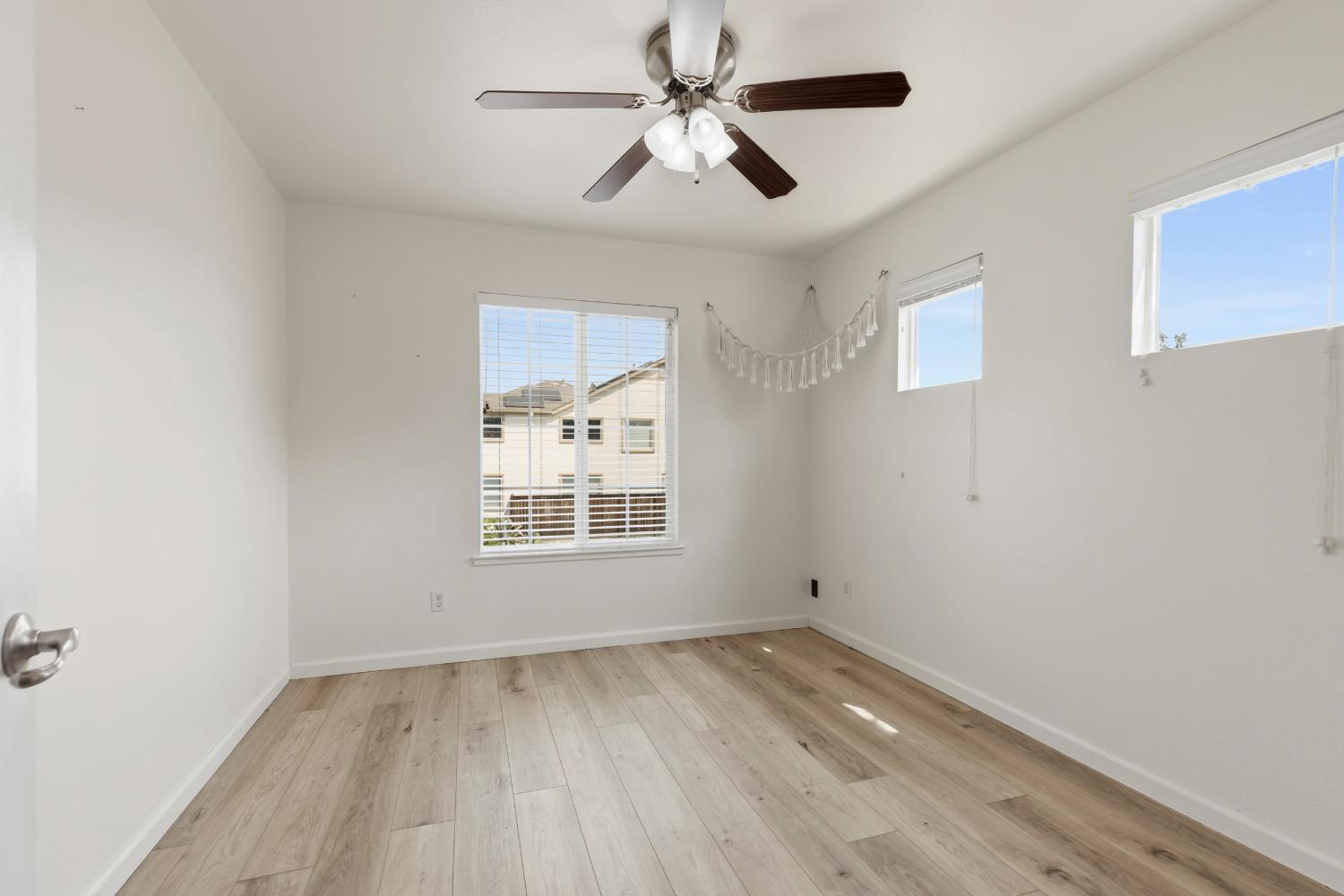 13102 Rivercrest Dr, Waterford, CA 95386