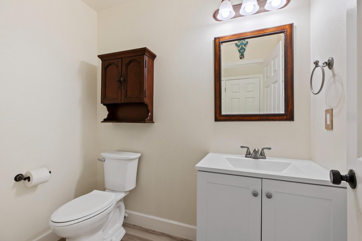 13102 Rivercrest Dr, Waterford, CA 95386