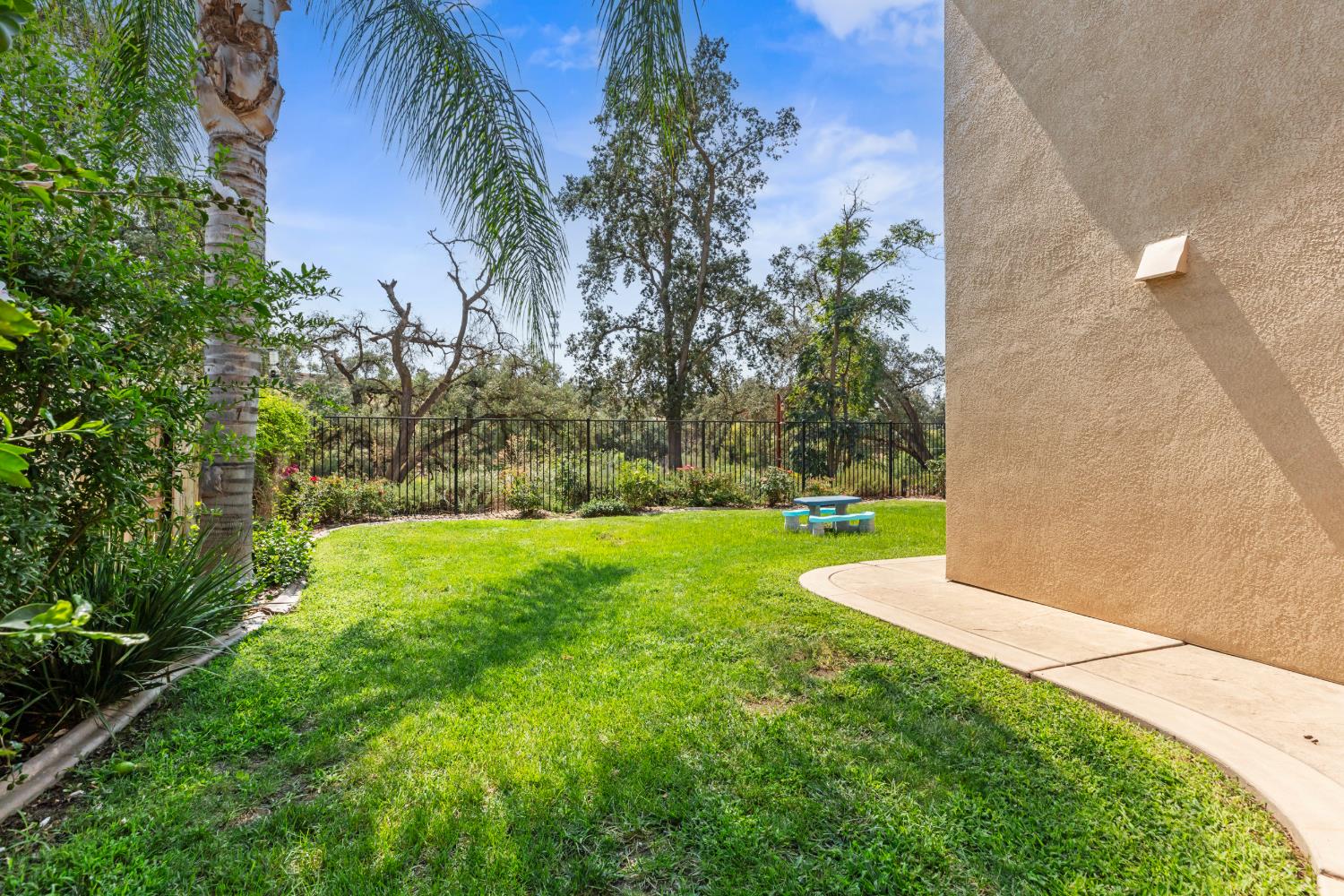 13102 Rivercrest Dr, Waterford, CA 95386