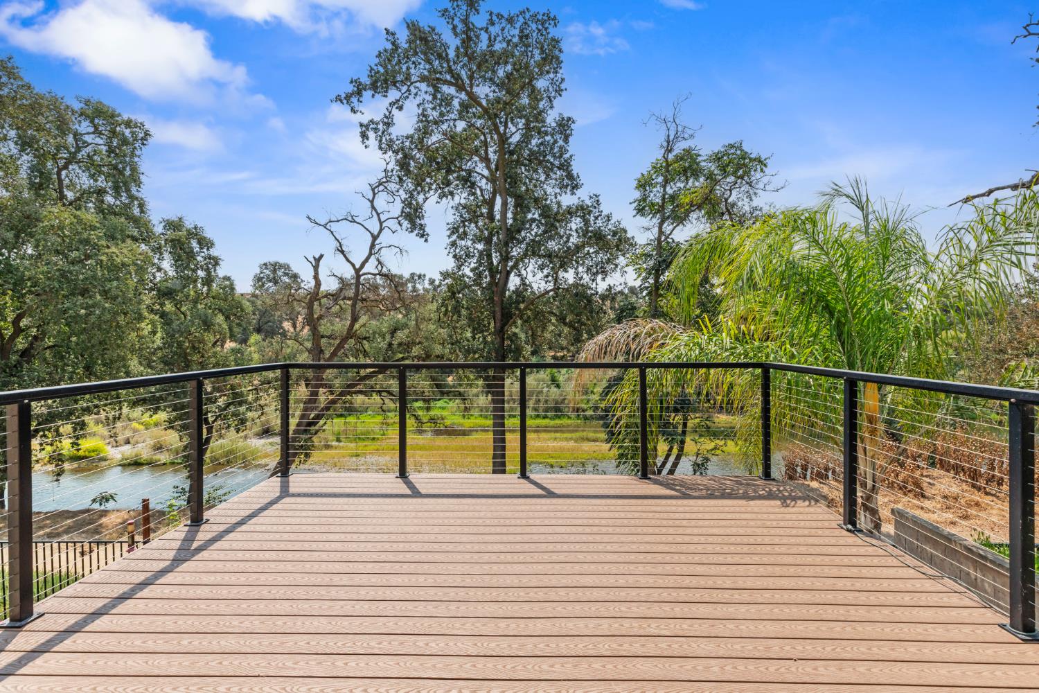 13102 Rivercrest Dr, Waterford, CA 95386