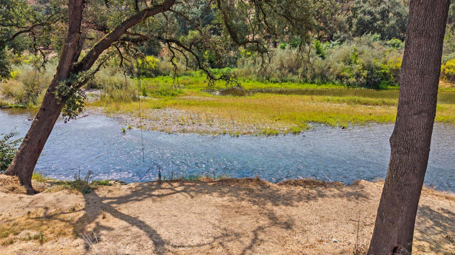 13102 Rivercrest Dr, Waterford, CA 95386