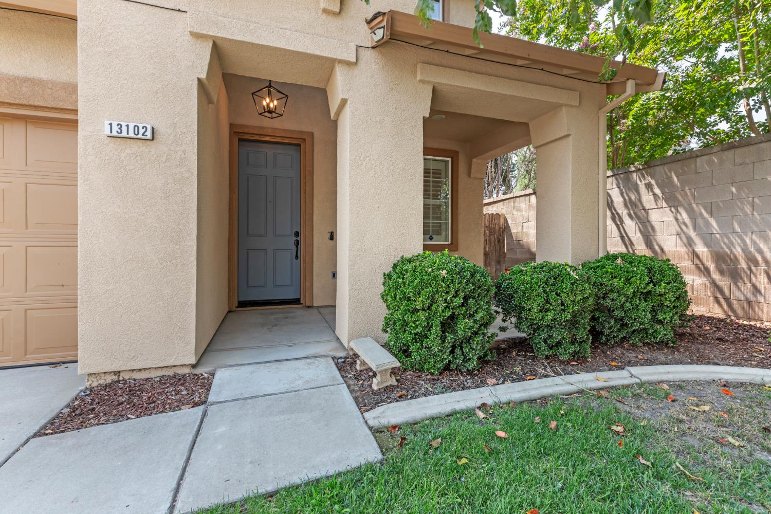 13102 Rivercrest Dr, Waterford, CA 95386