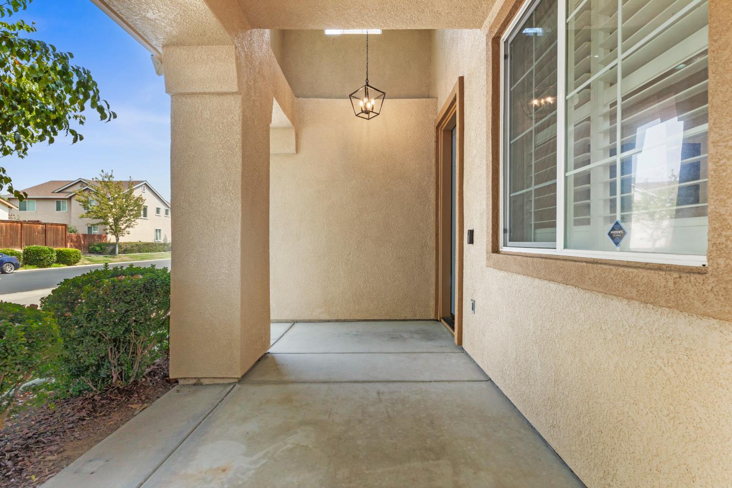 13102 Rivercrest Dr, Waterford, CA 95386