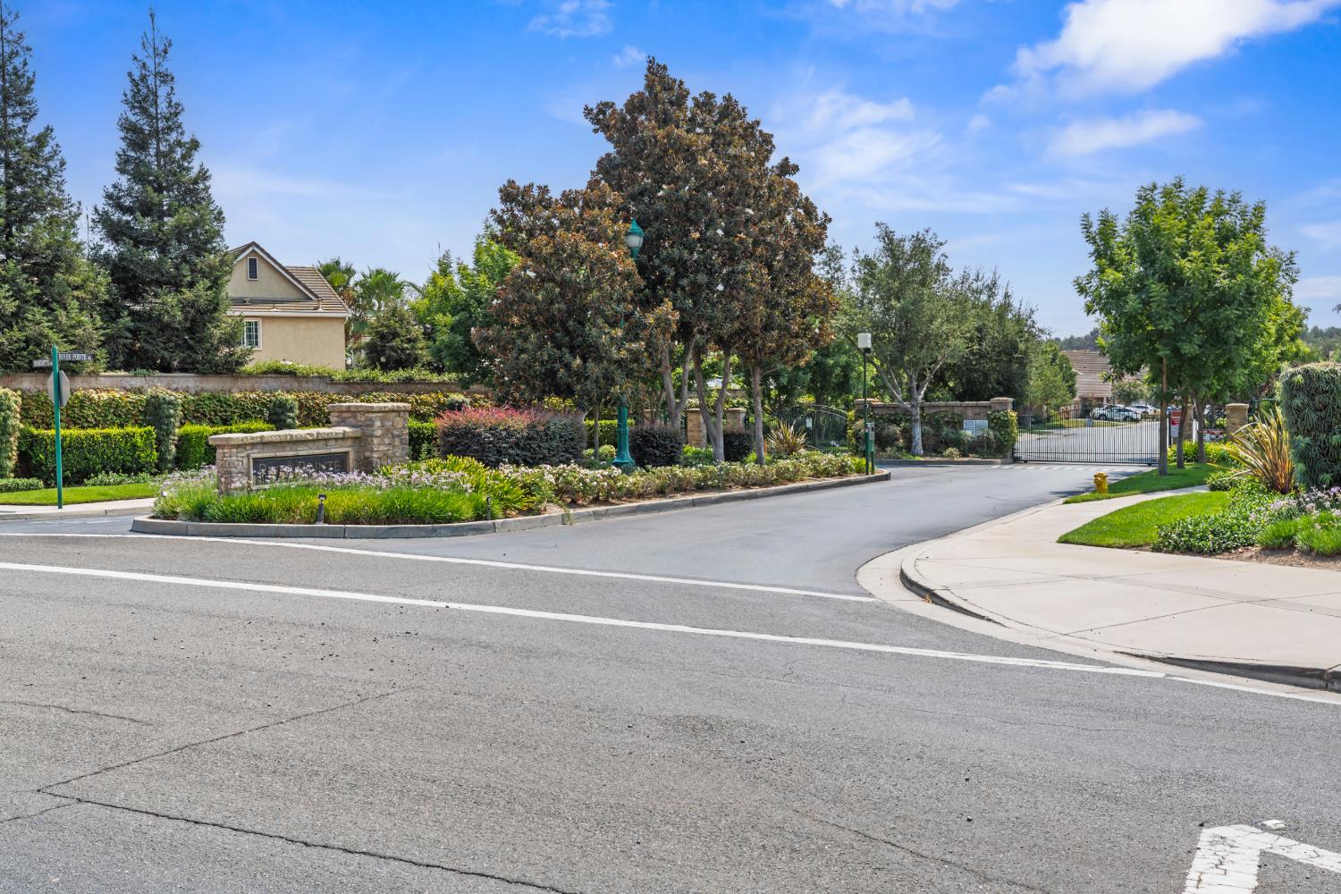 13102 Rivercrest Dr, Waterford, CA 95386
