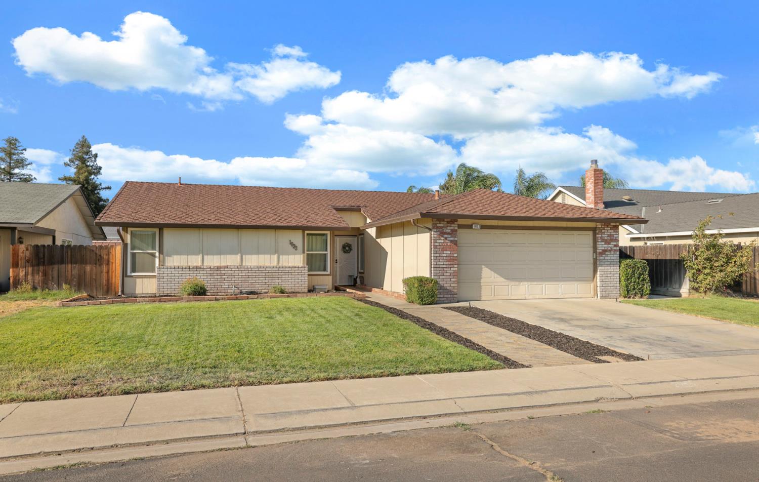 1033 Pepperwood Dr, Manteca, CA 95336