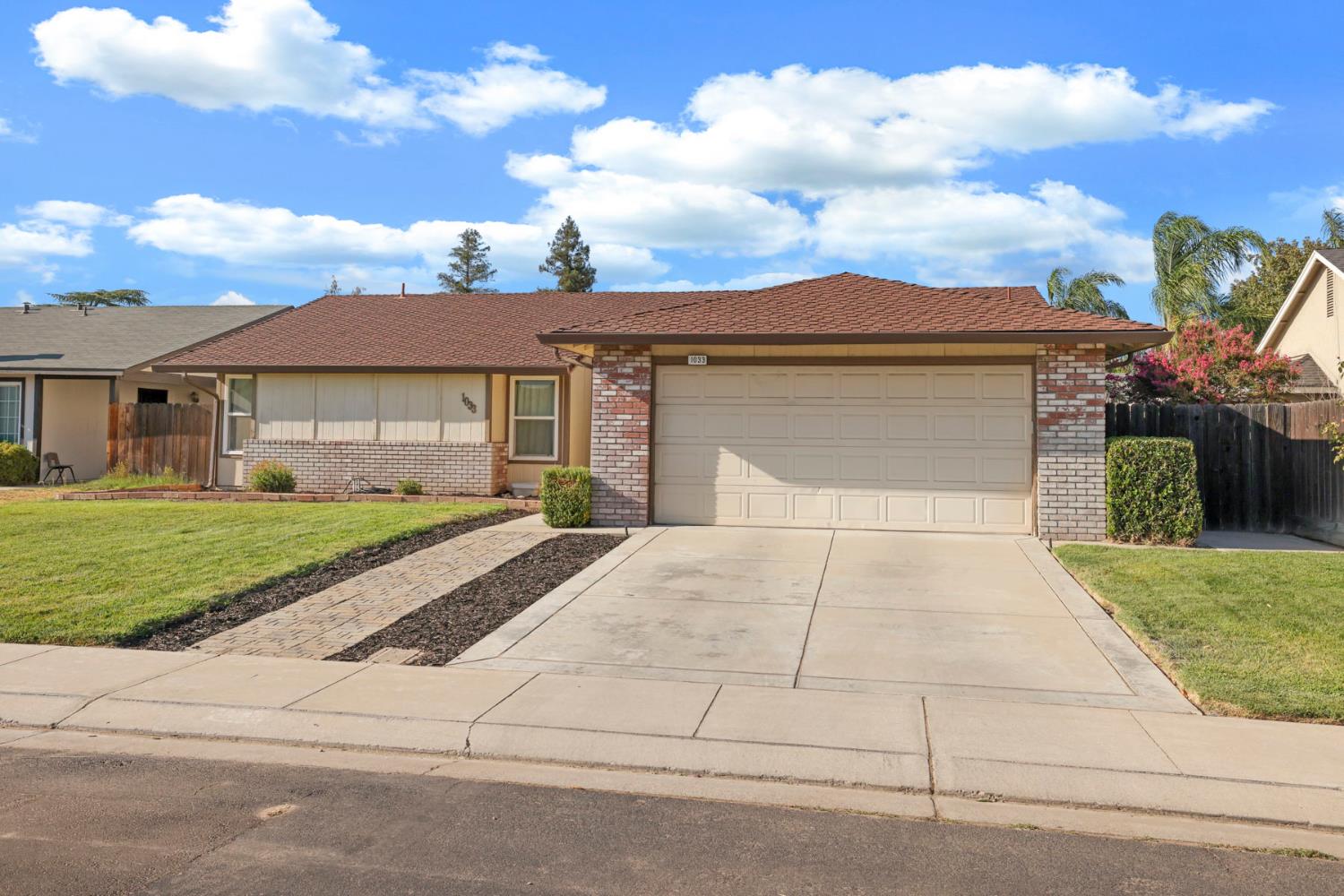 1033 Pepperwood Dr, Manteca, CA 95336