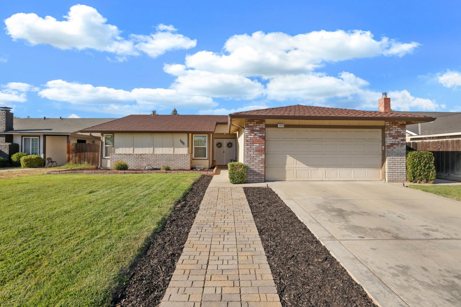1033 Pepperwood Dr, Manteca, CA 95336