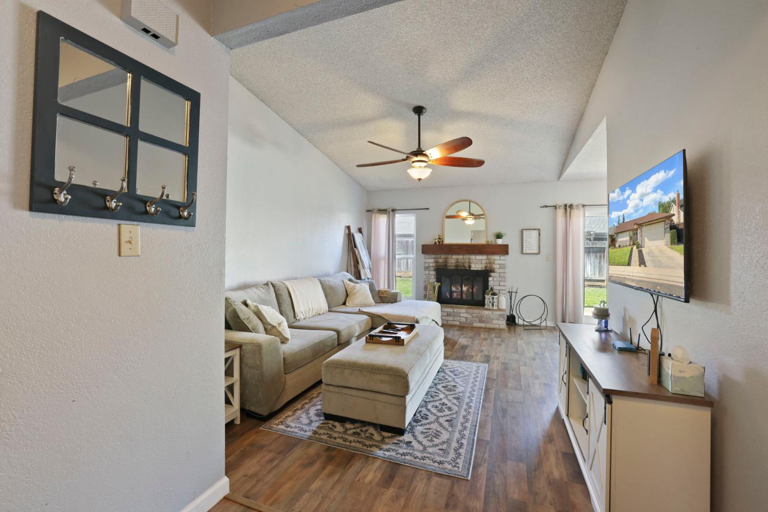 1033 Pepperwood Dr, Manteca, CA 95336