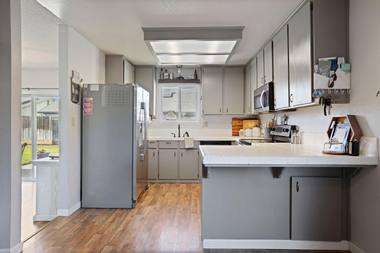 1033 Pepperwood Dr, Manteca, CA 95336