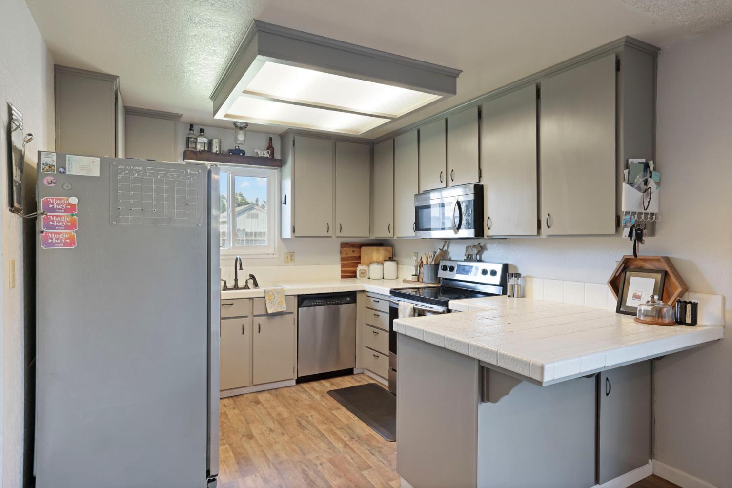 1033 Pepperwood Dr, Manteca, CA 95336