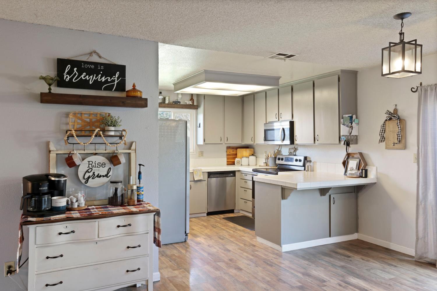 1033 Pepperwood Dr, Manteca, CA 95336