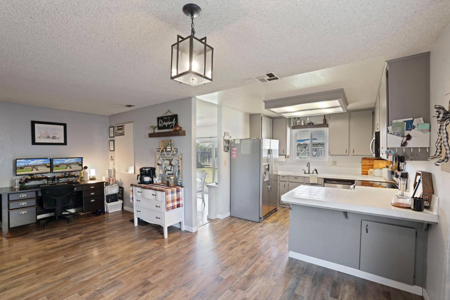 1033 Pepperwood Dr, Manteca, CA 95336