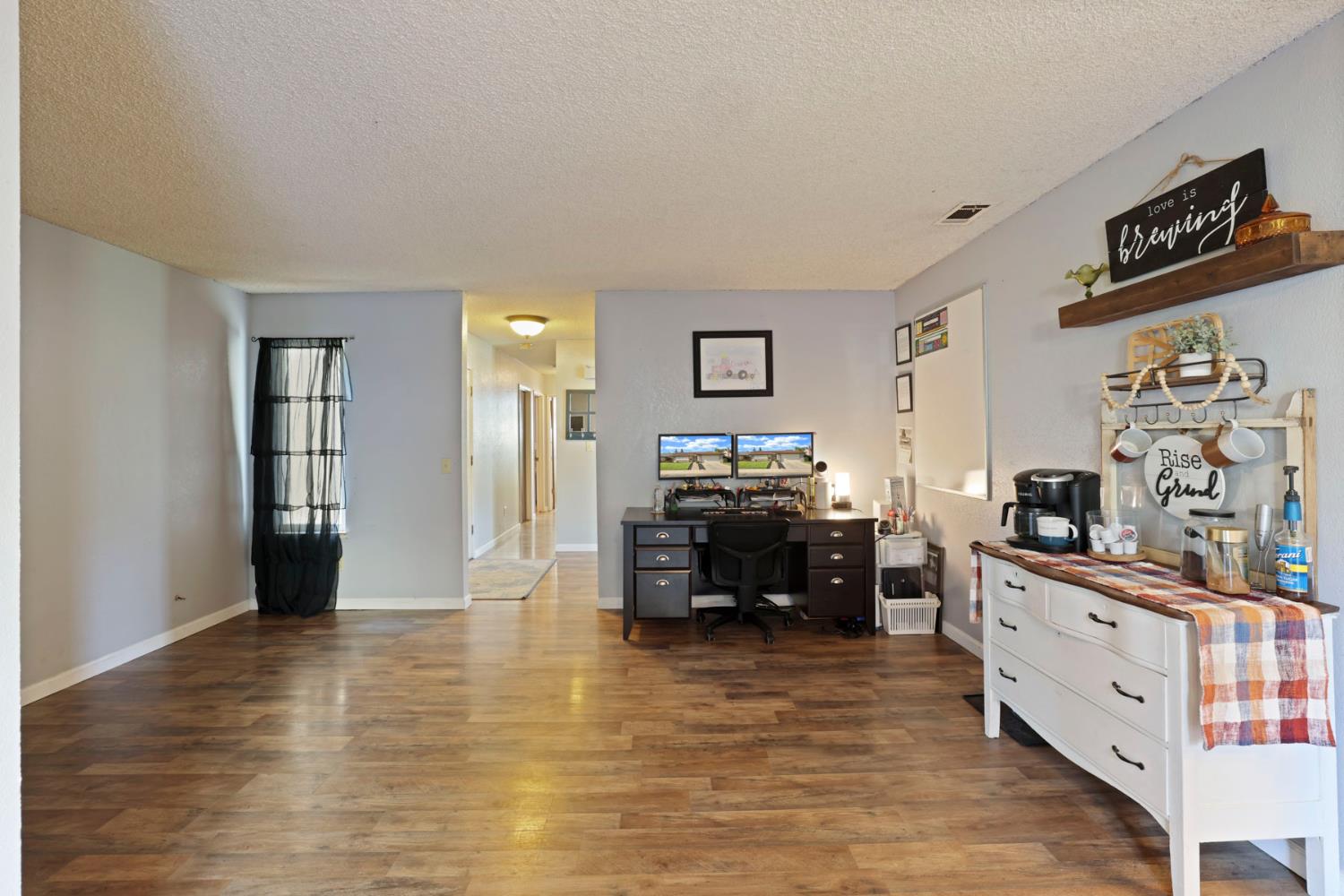 1033 Pepperwood Dr, Manteca, CA 95336