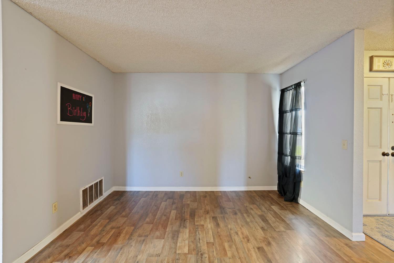 1033 Pepperwood Dr, Manteca, CA 95336