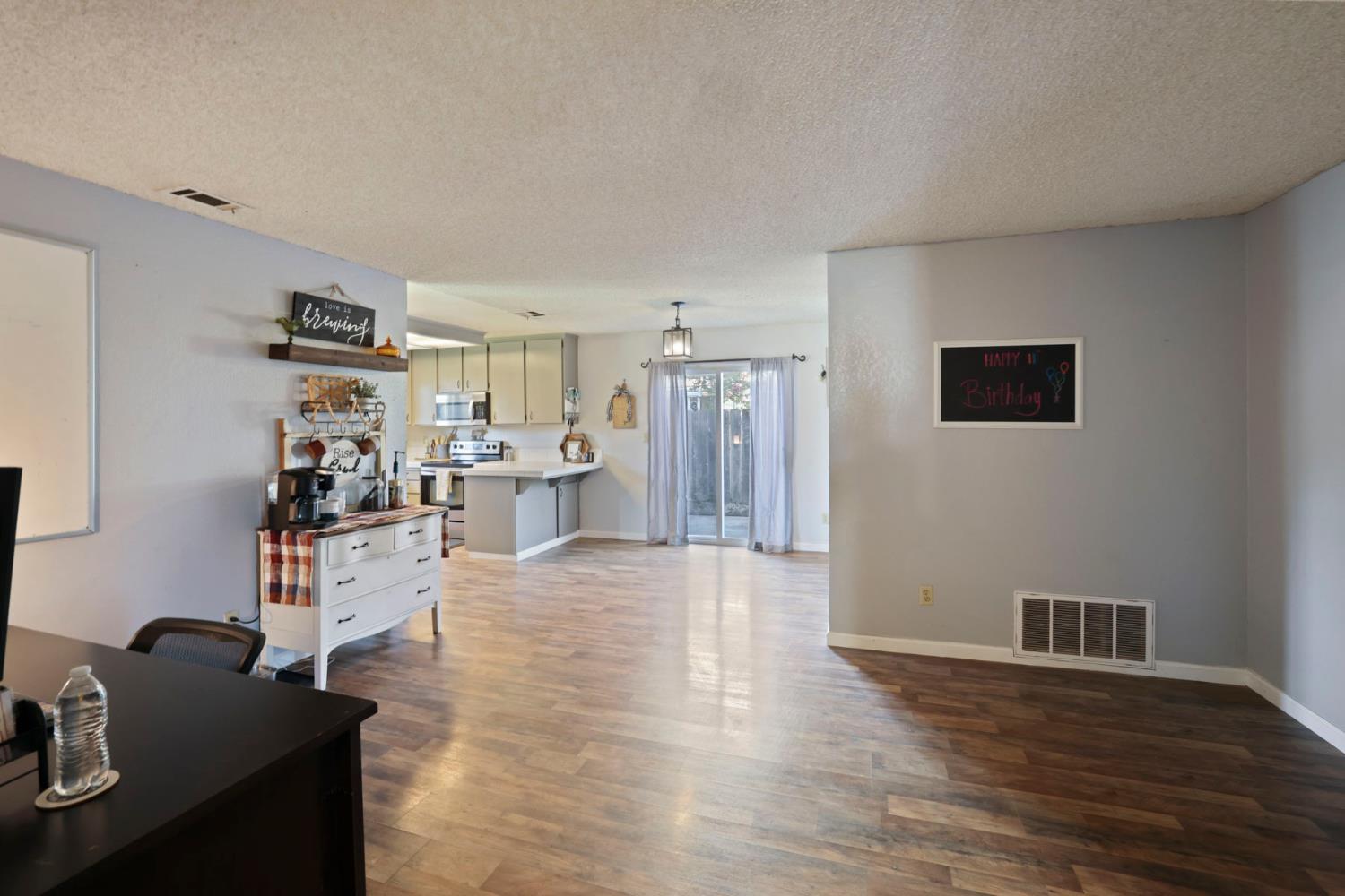1033 Pepperwood Dr, Manteca, CA 95336