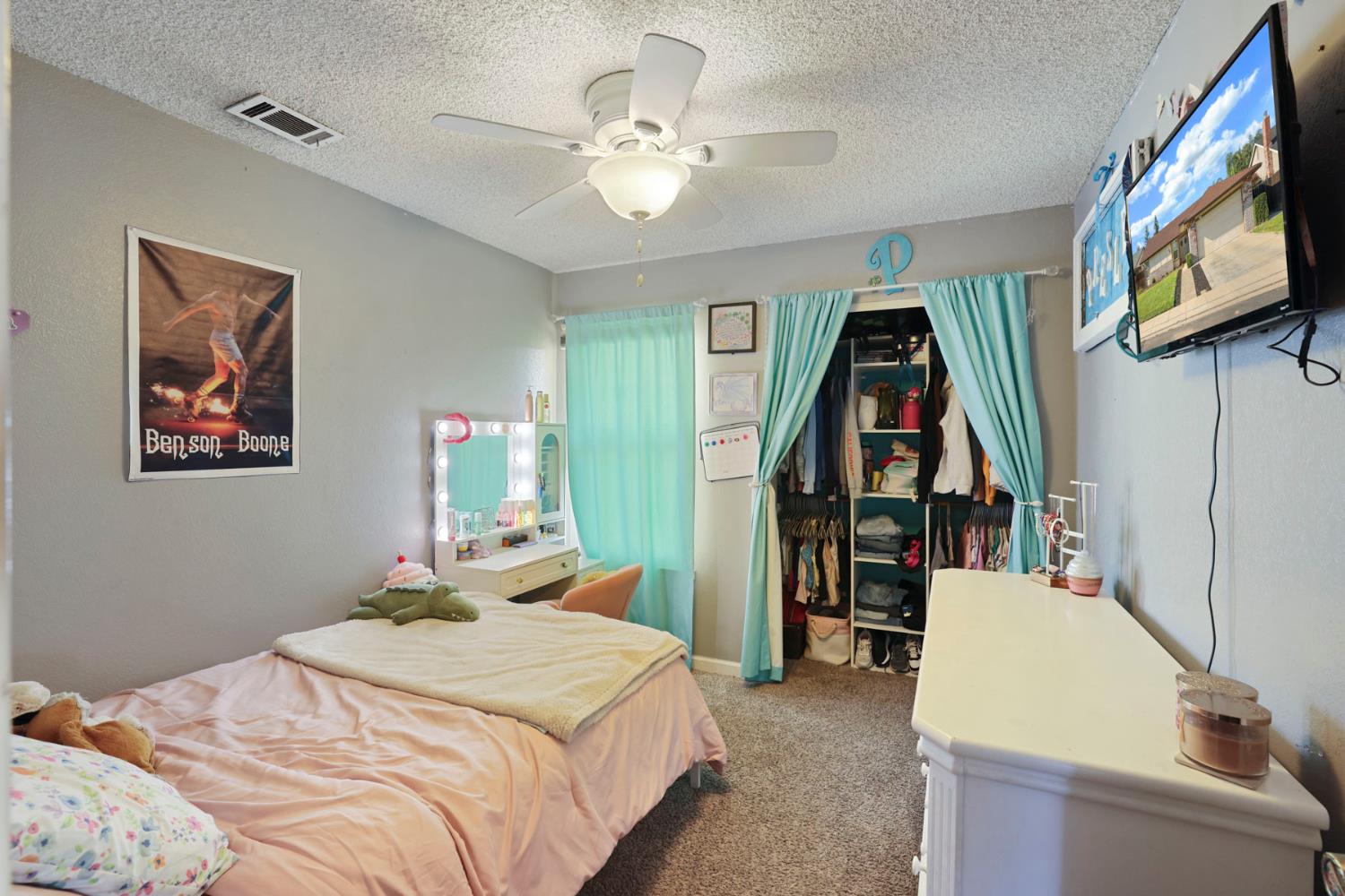 1033 Pepperwood Dr, Manteca, CA 95336