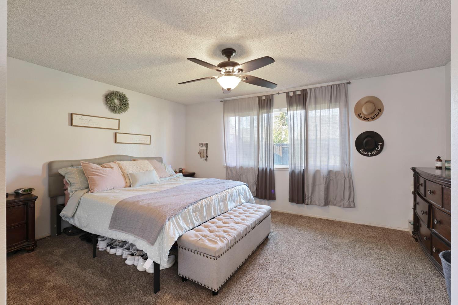 1033 Pepperwood Dr, Manteca, CA 95336