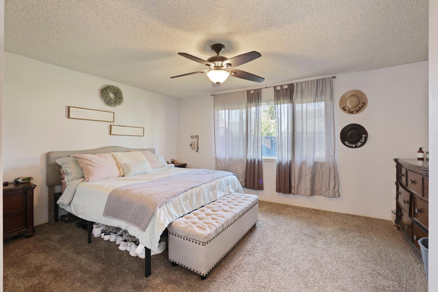 1033 Pepperwood Dr, Manteca, CA 95336